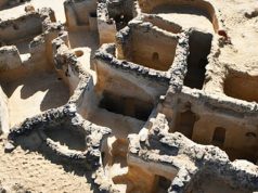 Древние руины монастыря c греческими надписями найдены в Египте