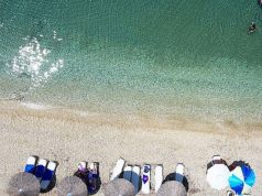 В Греции 15 мая откроются организованные пляжи