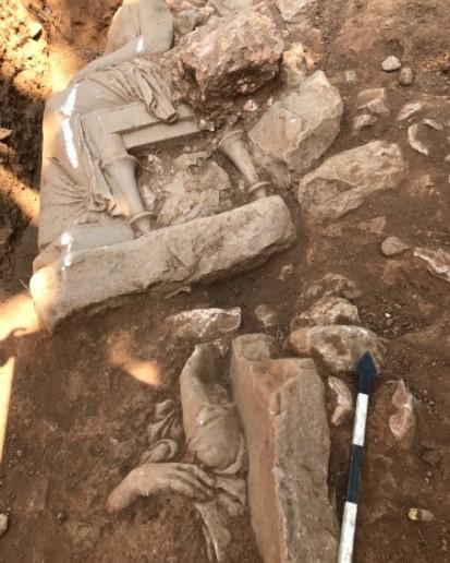 В Греции случайно нашли две статуи возрастом 2300 лет (фото)