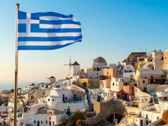 Греция одобрила въезд туристов, привитых Спутником