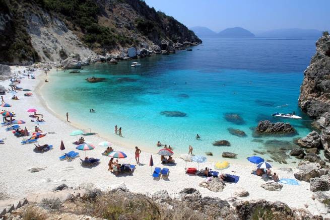 Греция упростила процедуру въезда для туристов