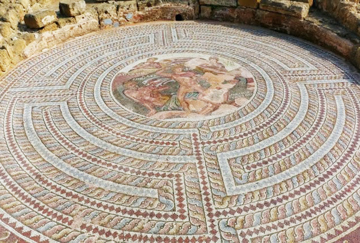 Захватывающая древняя мозаика обнаружена в Пафосе, Кипр