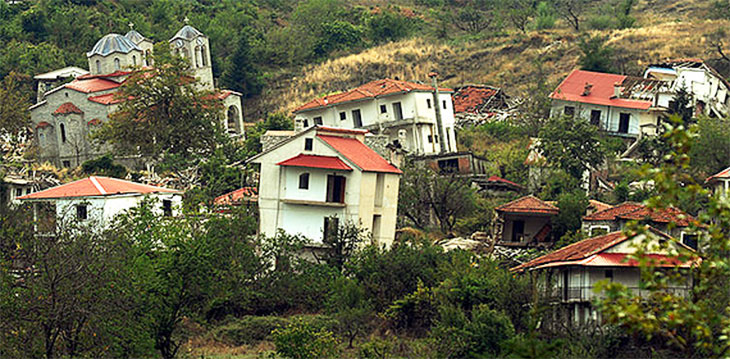 Греческая деревня-призрак: в Ропото здания имеют больший уклон, чем Пизанская башня 