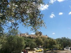 Афины вновь полны путешественников