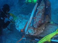 Массивная мраморная голова с человеческими зубами обнаружена на затонувшем корабле Антикифера в Греции