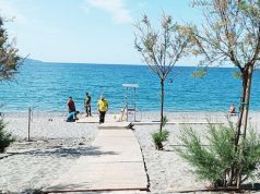 Пляжи Каламаты становятся доступными для всех