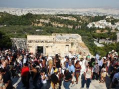 В августе число прибывающих в Грецию достигло миллиона в неделю
