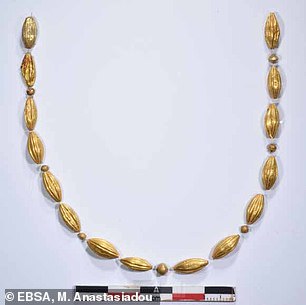 На Крите обнаружили скелет минойской эпохи и потрясающее ожерелье 