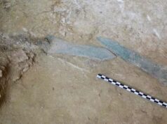 В греческой гробнице обнаружили микенские бронзовые мечи