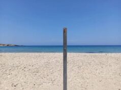 Таблички, запрещающие нудизм на пляже Гавдос, исчезли