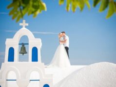 Бело-голубая архитектура Греции: идеальный фон для свадеб по версии журнала Trip Engl