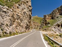 Дорога на юг Крита через ущелье Курталиотико
